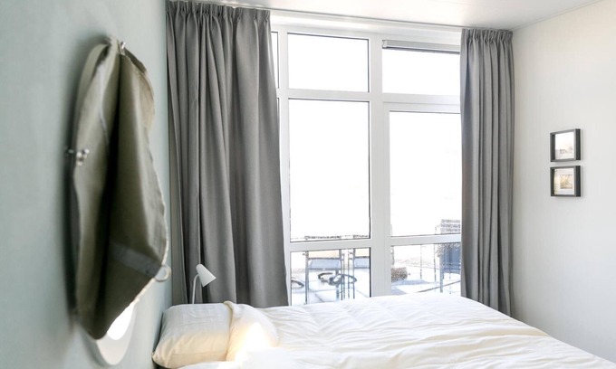 's-Gravenzande Ski Chalet | Spacious Bungalow for 8 with Oceanfront Views & Spa