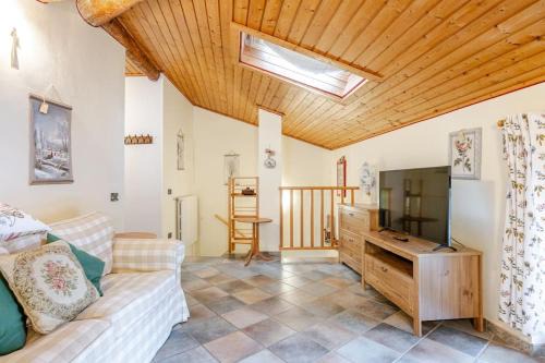 Balbido-rango Apartment | Comfortable 4-Star Hotel with Free WiFi & Netflix by Lake Tenno