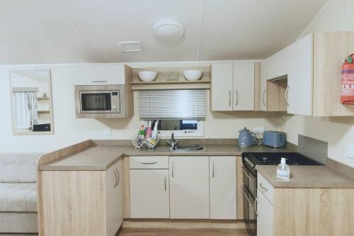 Newquay Apartment | Relax at 8 Sleep Chalet - Family-Friendly Retreat in Newquay