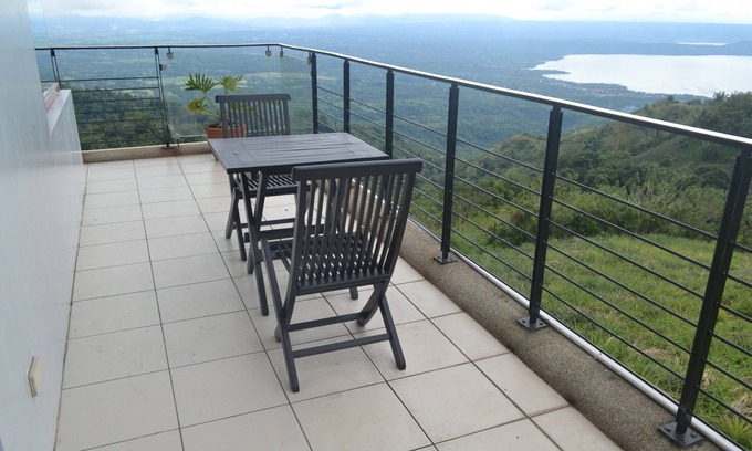 Canlubang Hotel | Discover 8 Suites By Fat Jimmy's: Family-Friendly Retreat
