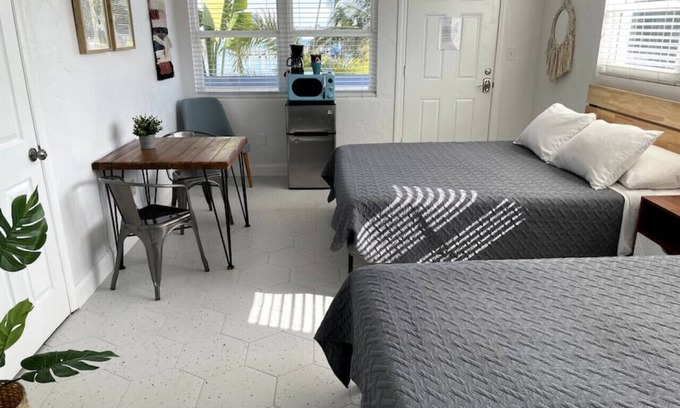 Bay Esplanade Apartment | Ideal Surf n Sand Studio Apartment by the Water