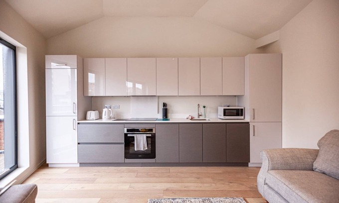 St Leonards-On-Sea Apartment | Beachside Escape at 8 The Hideaway - Guest Rated 9/10