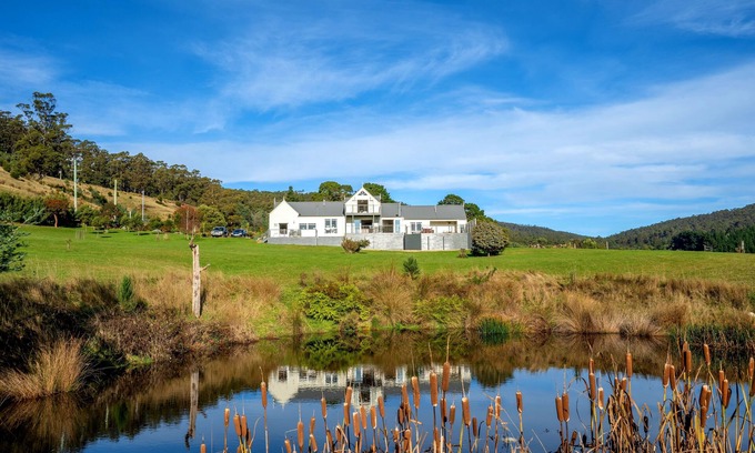 Koonya House | Immerse in 80 Acres of Serene Tranquility and Comfort
