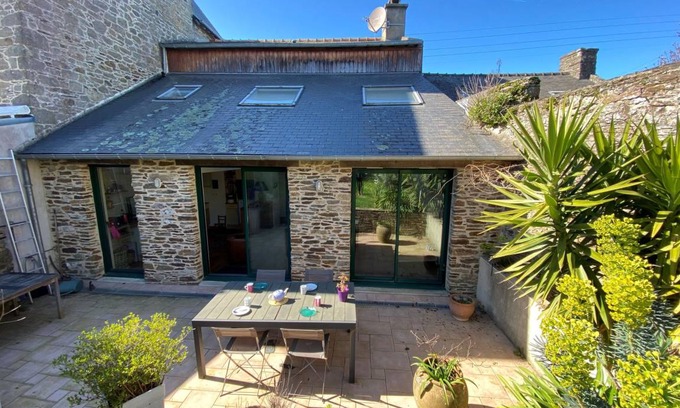 Cancale House | Cozy 80 m² House with Kitchen for 4 Guests
