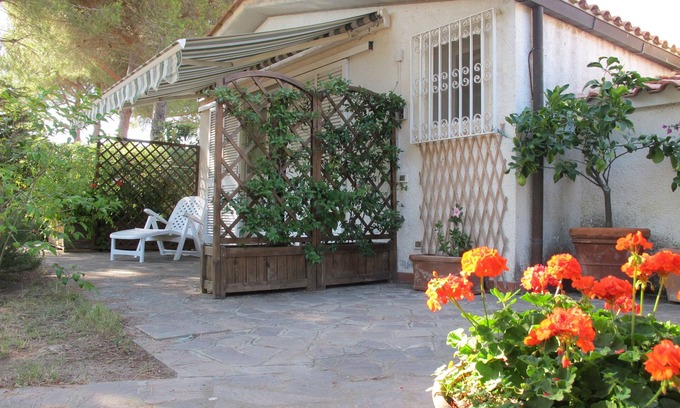 Lacona Apartment | Romantic Open Space 80m from Beach with Spa & Free Wi-Fi