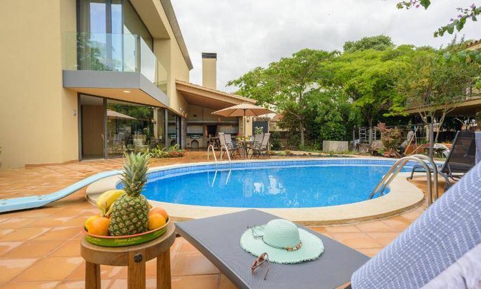 Vilabertran House | 800 m² House ∙ 5 bedrooms ∙ 10 guests