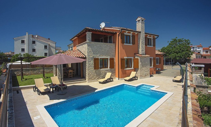 Barbariga House | Seaside Retreat: Ocean View & Private Pool, Steps from Beach