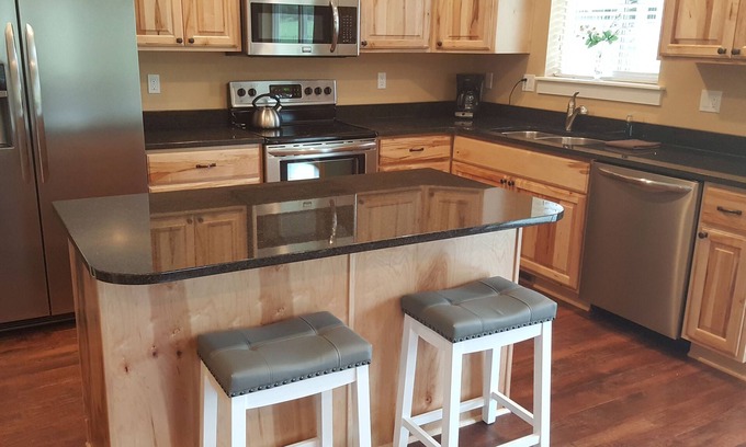 Post Falls House | Spacious Guest House with Ocean Views and Spa Amenities