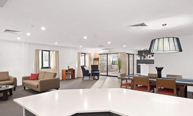 East Perth Apartment | 805 Secluded Spacious Sky Parlour For Family Pool+Gym