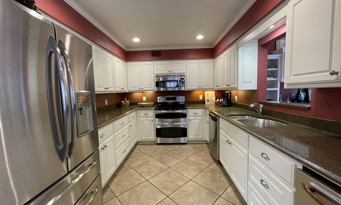 Mount Ida Condo | Relaxing Four-Bedroom Condo with Lake View and Pool