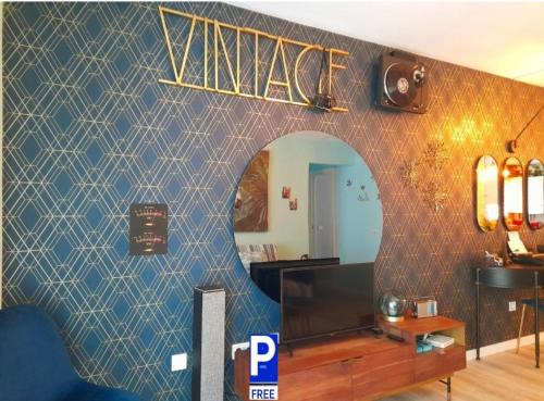 Alhaurin de la Torre Apartment | Stylish 80s Loft ViNTAGE Near Málaga Airport with Breakfast