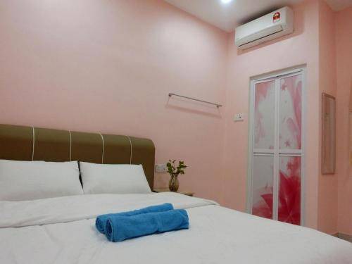 Simpang Bed & Breakfast | Spacious 5-Star Bed and Breakfast with Kitchen for 9 Guests