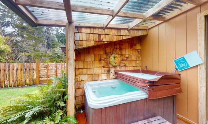 Yachats House | Spacious 2-Bedroom Home for Up to 4 Guests, Pet Friendly