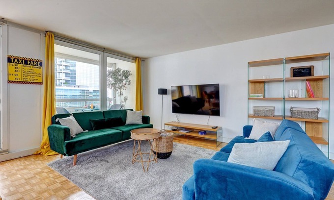 Puteaux Apartment | Stylish 825 Suite Bacla with Pet-Friendly Amenities