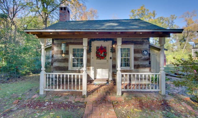 Marshall House | Pet-Friendly 1 Bedroom House for Up to 4 Guests