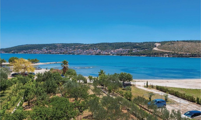 Trogir Apartment | Spacious 3-Bedroom Apartment for 7 Guests with Kitchen