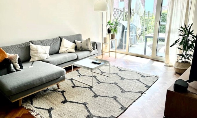 Mitte Apartment | Relaxing Getaway: Spacious 85sqm Vacation Apartment