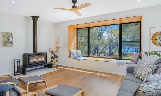 Wallaga Lake House | Elevated Stay at 86A Fairhaven Point Way with Ocean View