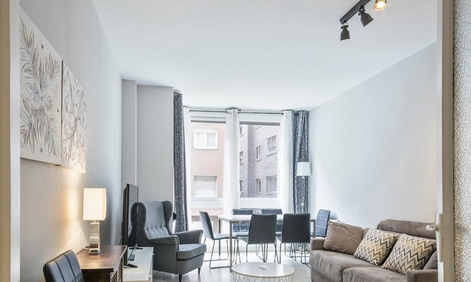 Gracia Apartment | 87. Lesseps Apartment