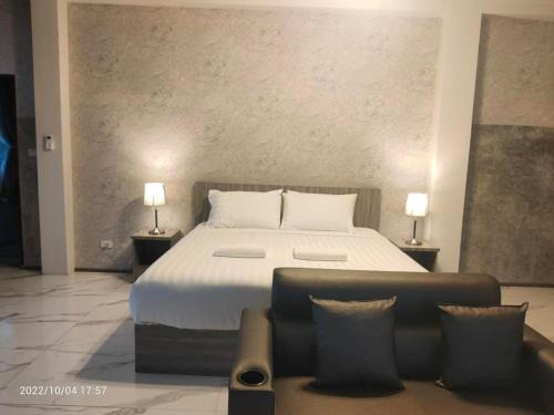 Pak Chong Hotel | Comfortable Stay at 88 Living Hotel Pak Chong with Hot Tub