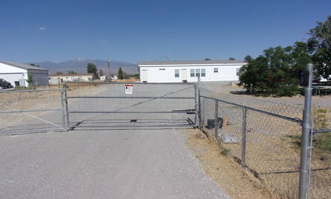 Pahrump House | Budget-Friendly Stay for Families with Kitchen Access