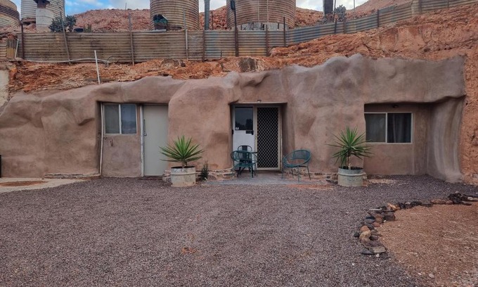 Coober Pedy Apartment | Exceptional Stay at 894 Holly Court: Pet & Child Friendly