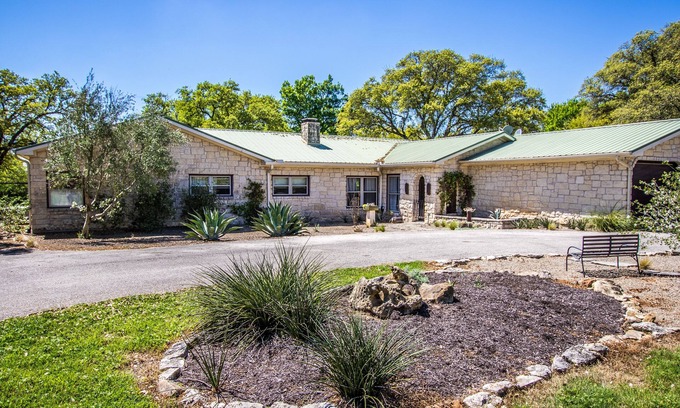 Weir House | Discover 8 Acres of Privacy and Beauty with Spa & Pool