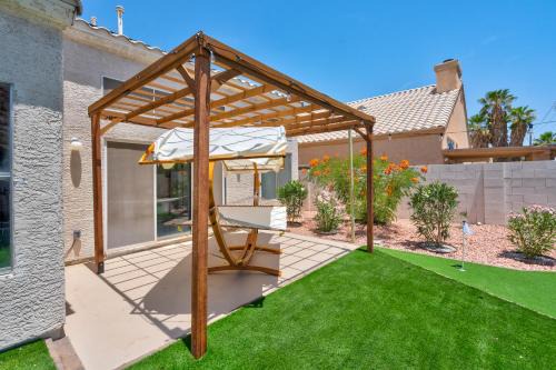 North Las Vegas Villa | Family-Friendly 8BR SuperHero Retreat with MiniGolf & BBQ