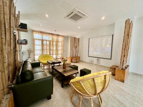 Duong To House | Beachfront 8BR Townhouse with Shared Pool in Phu Quoc
