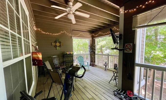 Raleigh Apartment | Ideal Stay: 8min from RDU Airport with Lake Views