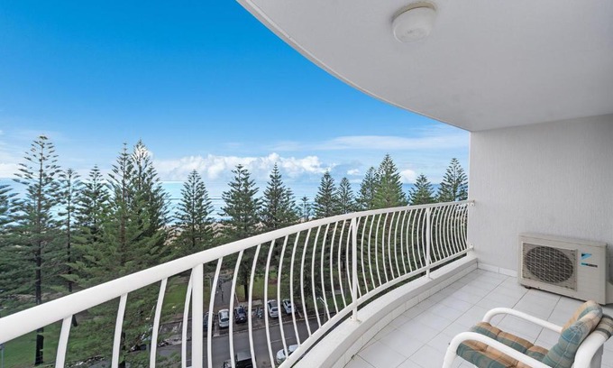 Miami Apartment | Oceanfront 8th Floor Apartment with Pool & Ocean Views
