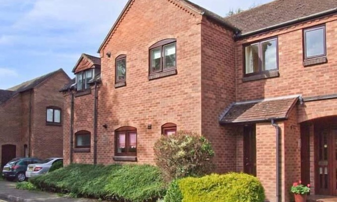 City Centre Cottage | Family-Friendly Stay at 9 Bancroft Place, Stratford-Upon-Avon