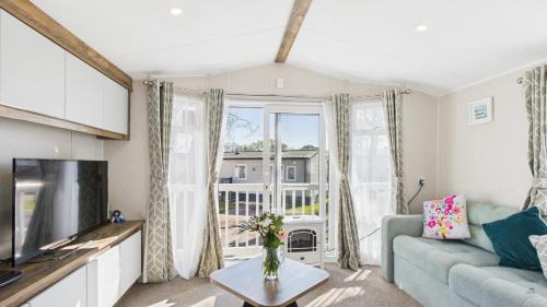 Cowes House | 9 Beachlands