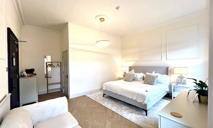 Auchterarder House | 9 Bed ApartHotel Exclusive Use in the heart of Auchterarder, Scotland