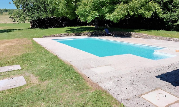 Gigny House | Spacious 9-Bedroom Retreat with Private Pool in Gigny