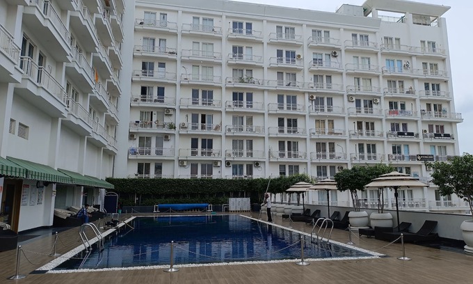 Gomti Nagar Apartment | Inviting 9-Bedroom Retreat with Pool and Scenic Terrace