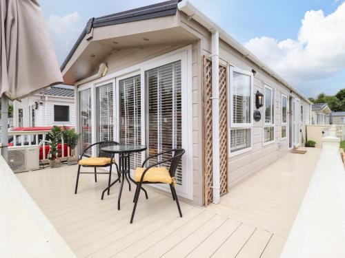 Clacton-on-Sea House | Discover 9 Birch Grove: Pet-Friendly & Highly Rated Stay