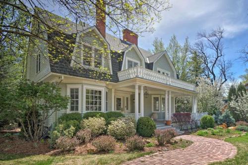 Broadmoor House | Discover Family-Friendly Stays at 9 Broadmoor Ave