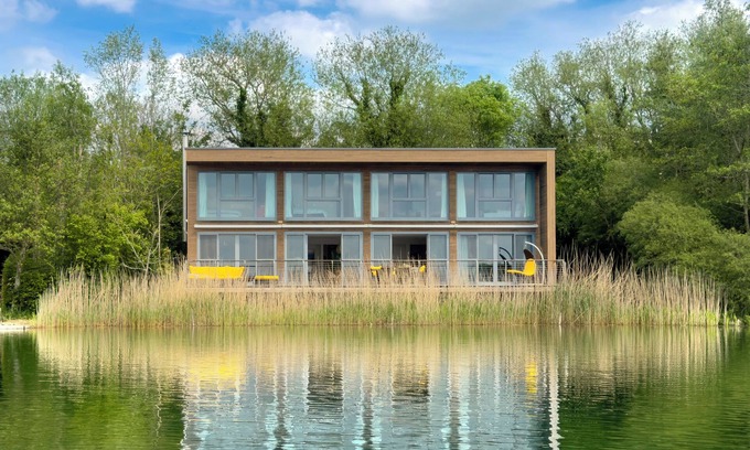 Lechlade House | Inviting 9 Huntsman's Causeway, Lakes by Yoo Getaway