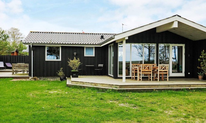 Nørre Hurup House | Spacious 9-Person Holiday Home with Oceanfront Views