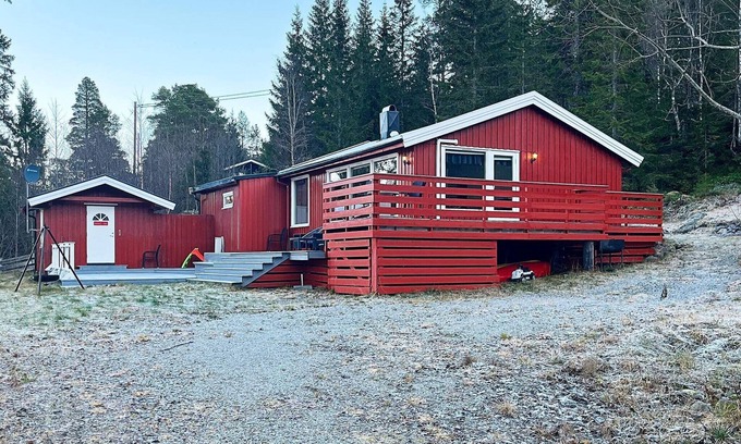 Leksvik House | Spacious 9-Person Holiday Home with Oceanfront Views