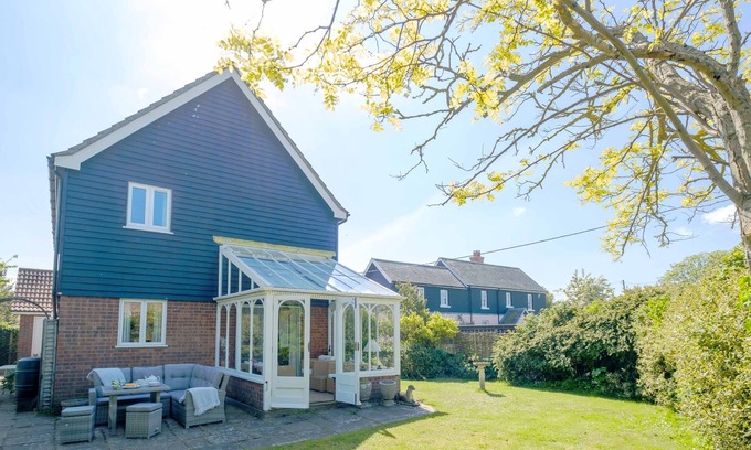 Thorpeness Cottage | 9 The Coastguards: Spacious Retreat for Family Getaways