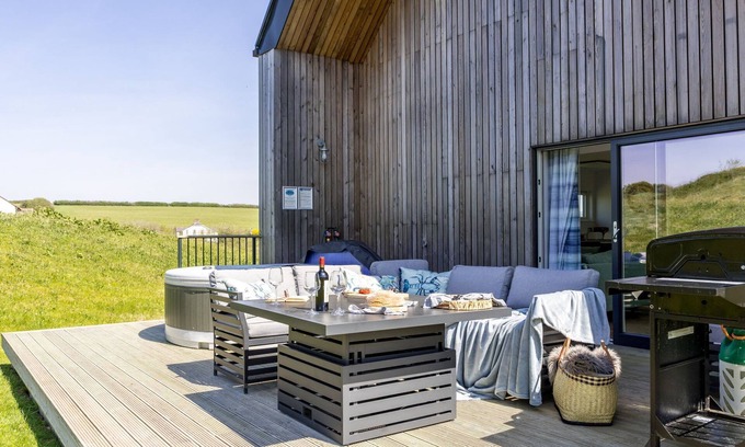 North Buckland Cottage | Eco-Friendly Retreat: 9 The Vista with Hot Tub & Pool