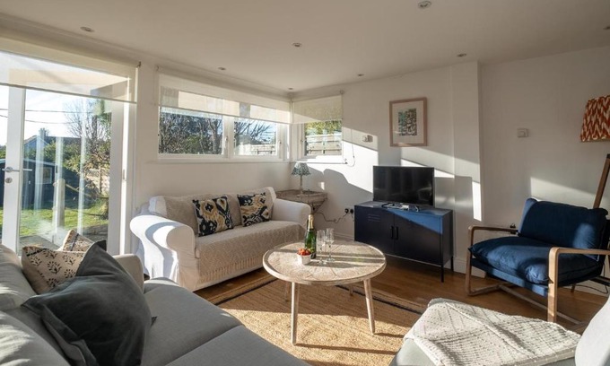 Thorpeness House | Discover 9 Uplands: Family-Friendly Getaway with Kitchen