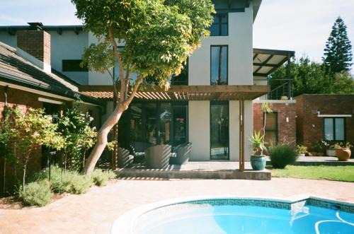 Tokai House | Inviting 9 Windsor House: Oceanfront Bliss with Pool Access