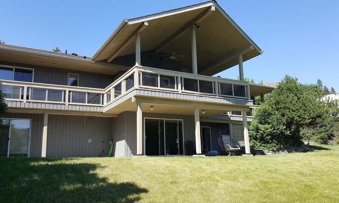 Vernon House | Ideal Lakefront Retreat: 90-Day Long-Term Stay Available