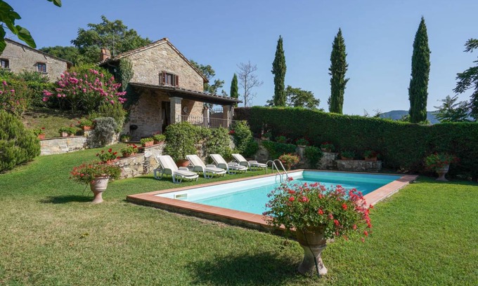 Dicomano House | Spacious 90 m² House with Private Pool for 4 Guests