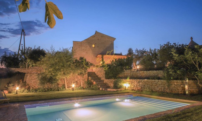 Castellana Grotte Villa | Inviting 90 m² Villa with Pool and Family Amenities