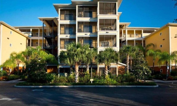 Calabria Apartment | Relaxing 9055 Resort Gem Condo with Pool & Lake Views