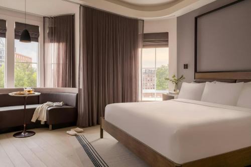Central Square Hotel | Comfortable Stay at Sonder 907 Main - Family Friendly & Rated 7.8